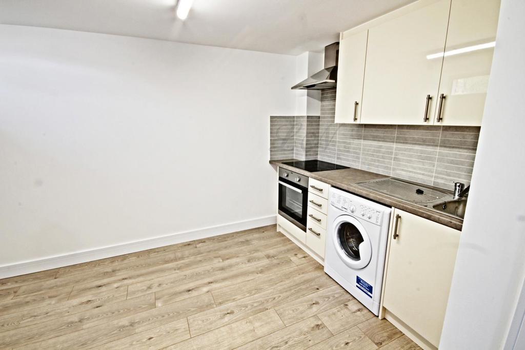 4 bed Studio for rent in Basingstoke. From Leo Newman - London 4 bed Studio for rent in Basingstoke. From Leo Newman - London