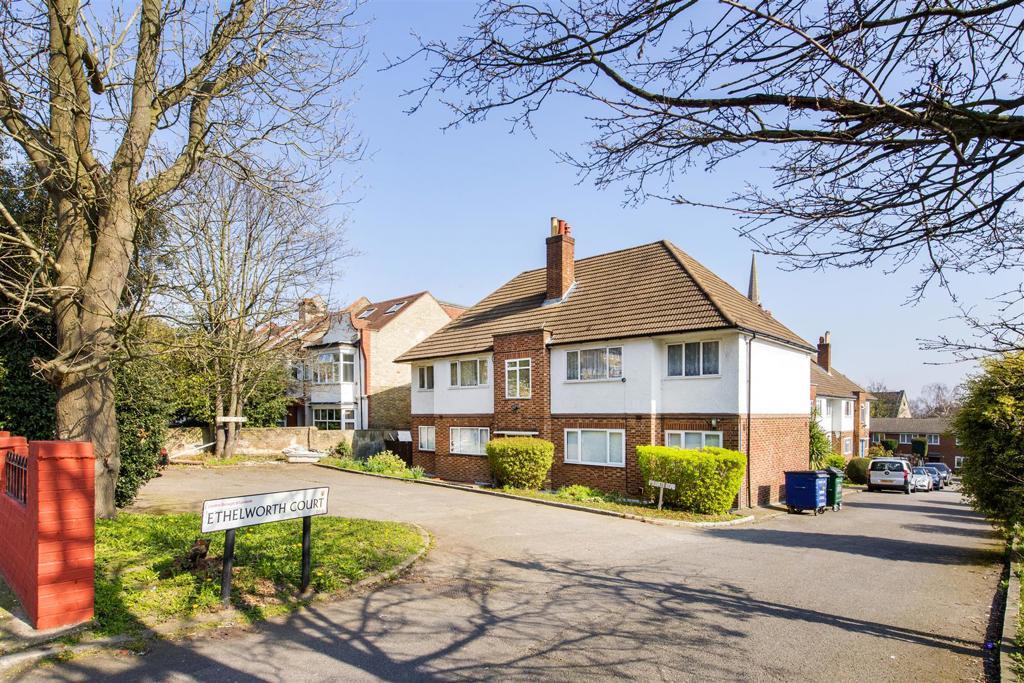 2 bed 1st Floor Flat for rent in Streatham. From Leo Newman - London