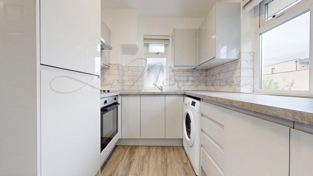 2 bed Annexe for rent in Wembley. From Leo Newman - London