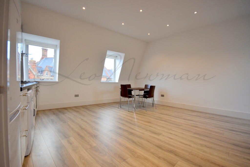 2 bed 1st Floor Flat for rent in Wokingham. From Leo Newman - London