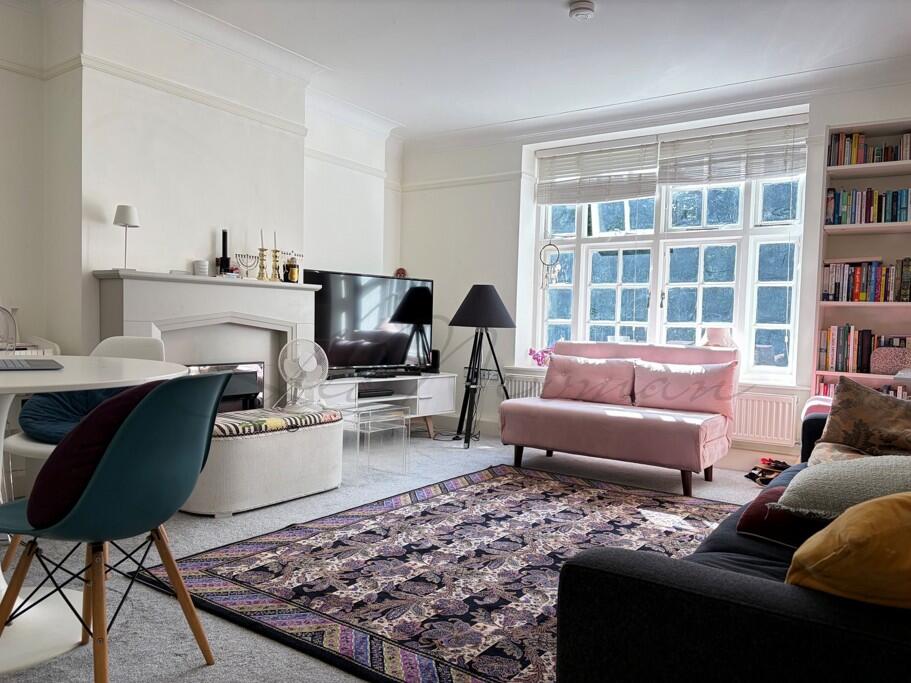 3 bed 1st Floor Flat for rent in London. From Leo Newman - London