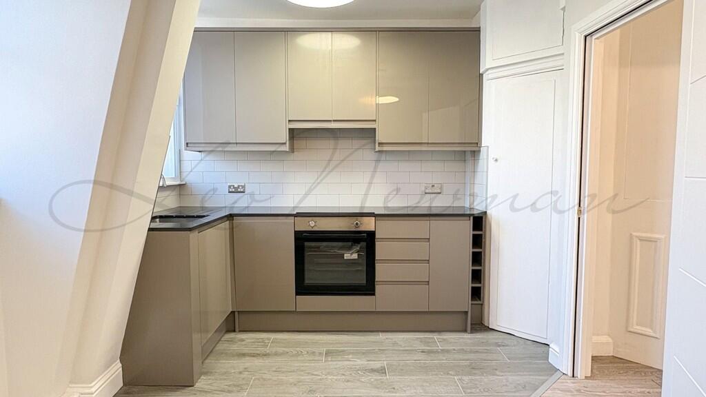 2 bed 1st Floor Flat for rent in Camden Town. From Leo Newman - London