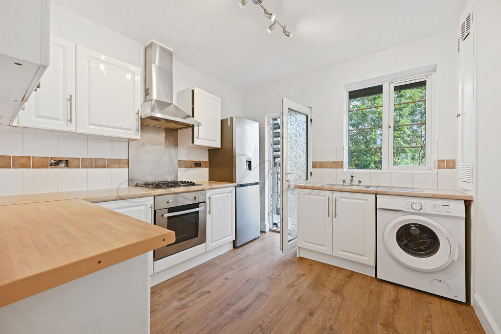 2 bed 1st Floor Flat for rent in Acton. From Leo Newman - London 2 bed 1st Floor Flat for rent in Acton. From Leo Newman - London