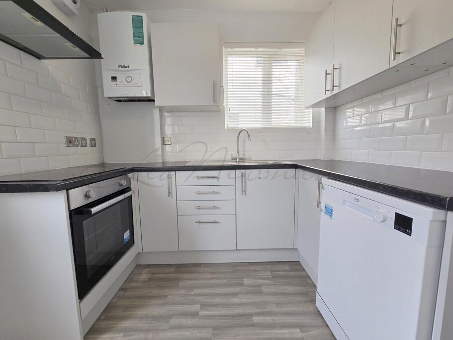 3 bed Detached for rent in Hitchambury. From Leo Newman - London