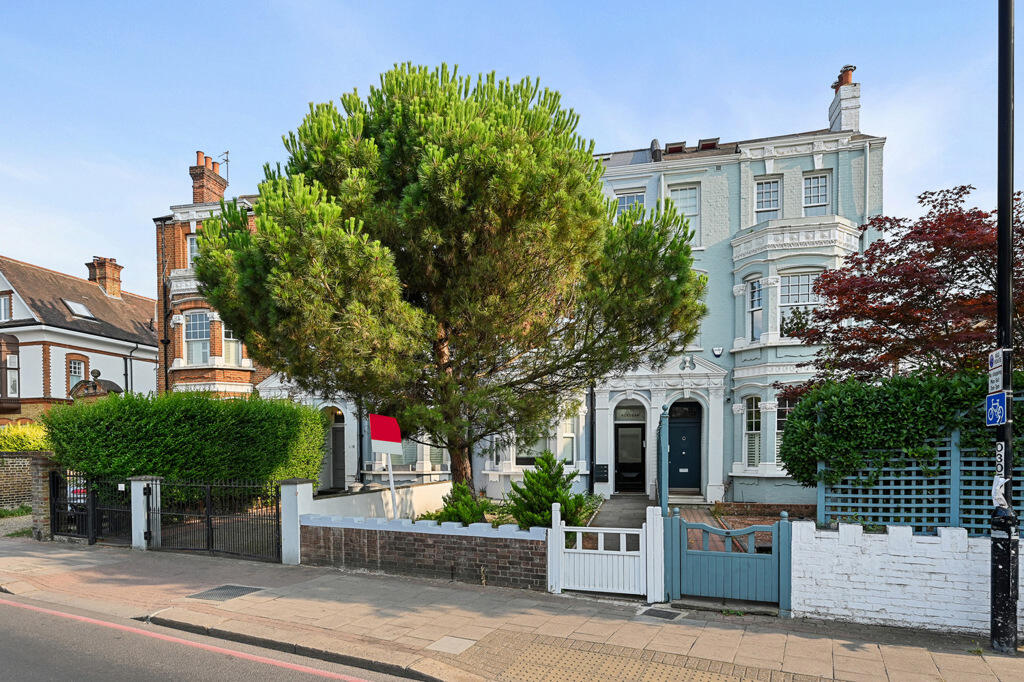3 bed 1st Floor Flat for rent in Putney. From Leo Newman - London