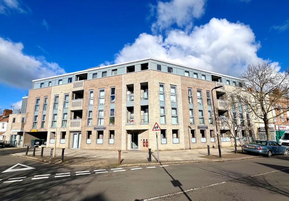 1 bed 1st Floor Flat for rent in Greenford. From Leo Newman - London