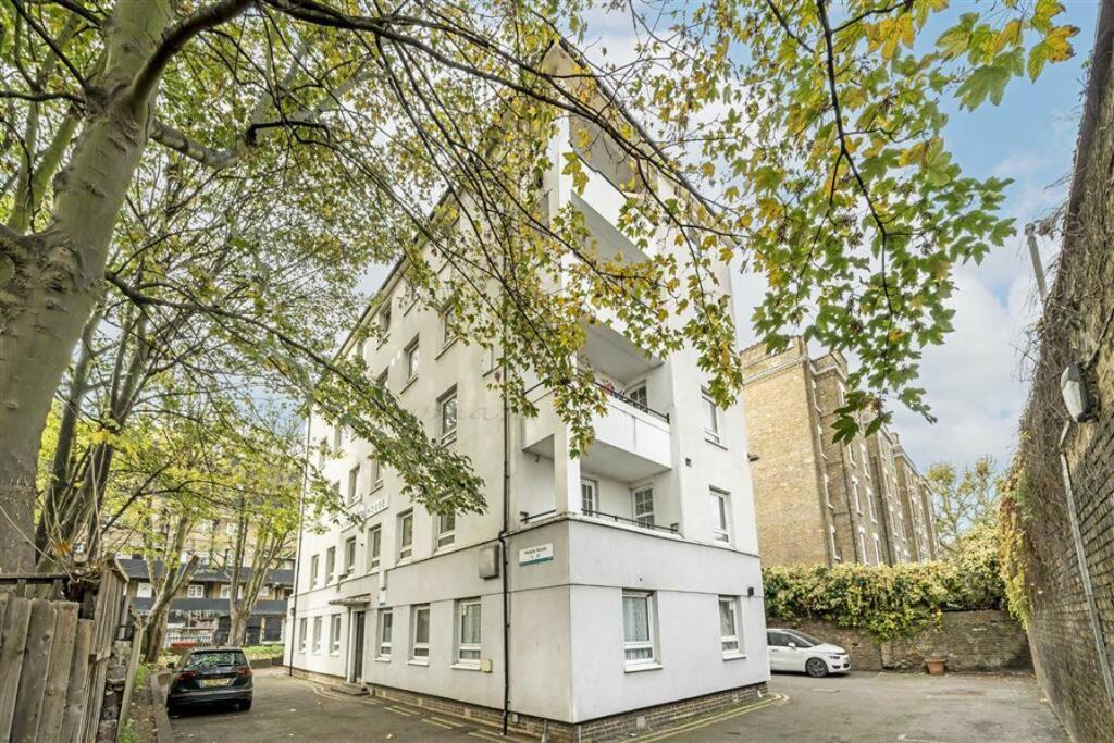 3 bed 1st Floor Flat for rent in Bermondsey. From Leo Newman - London