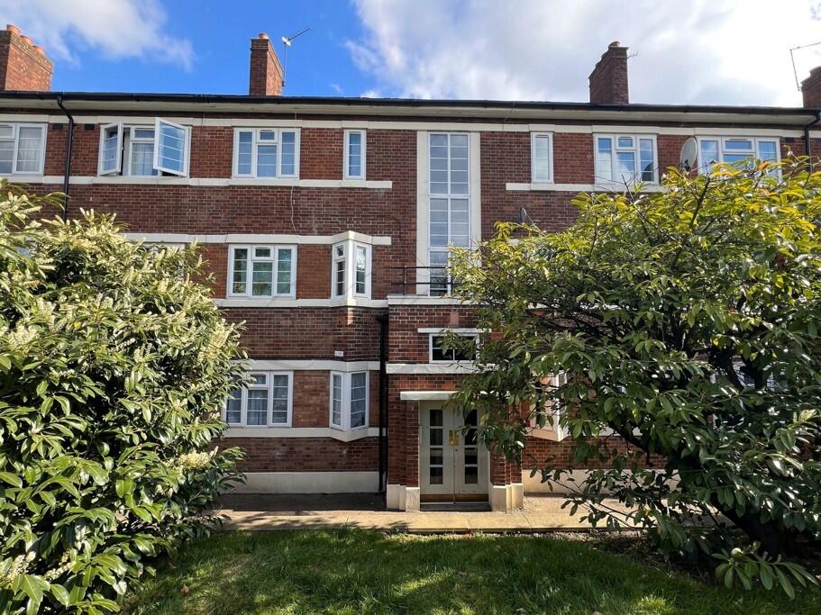 2 bed 1st Floor Flat for rent in Willesden. From Leo Newman - London