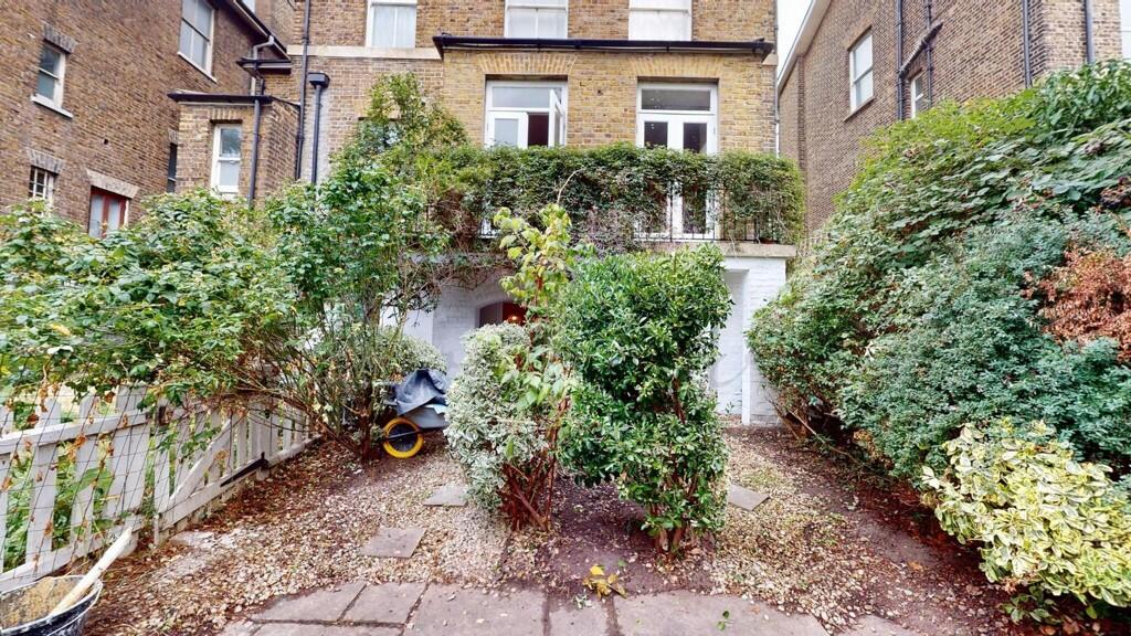 2 bed 1st Floor Flat for rent in Greenwich. From Leo Newman - London