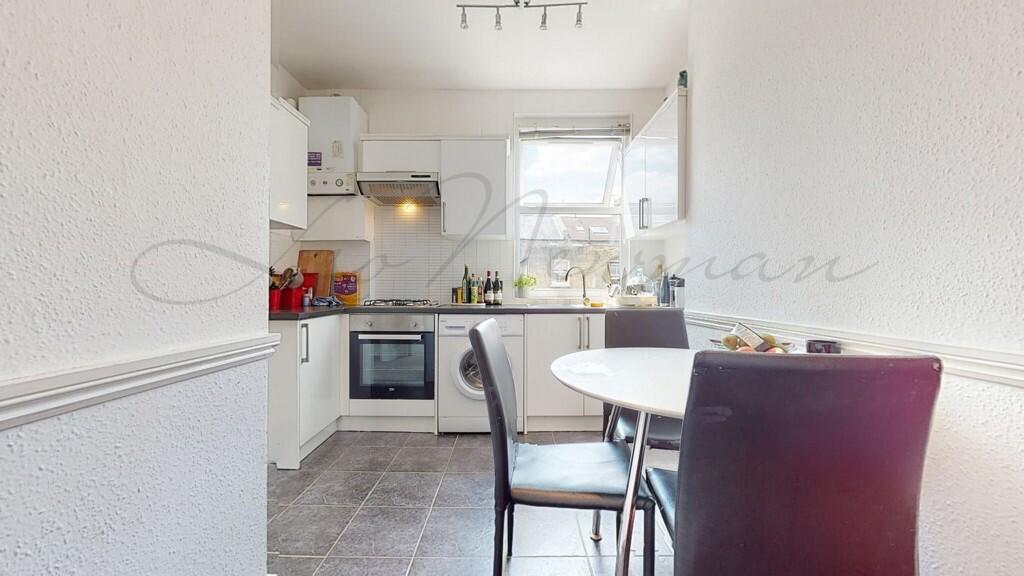 2 bed Duplex for rent in Clapham. From Leo Newman - London