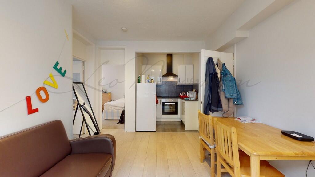 2 bed 1st Floor Flat for rent in Camden Town. From Leo Newman - London