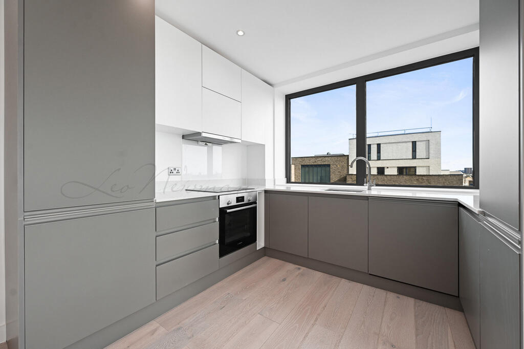 2 bed 1st Floor Flat for rent in London. From Leo Newman - London