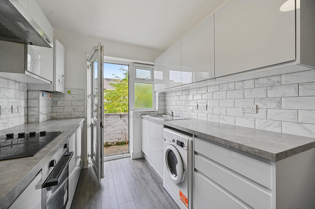 2 bed 1st Floor Flat for rent in Wembley. From Leo Newman - London