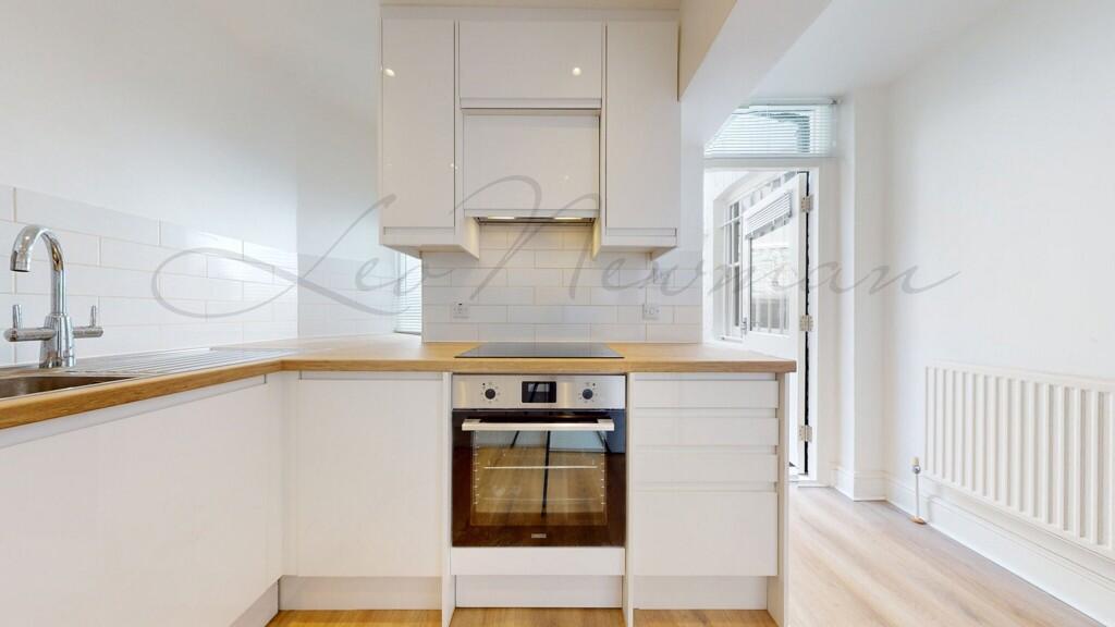 2 bed 1st Floor Flat for rent in Kensington. From Leo Newman - London