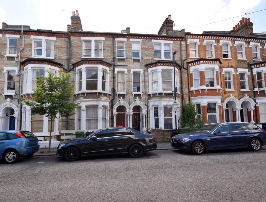 2 bed 1st Floor Flat for rent in Clapham. From Leo Newman - London
