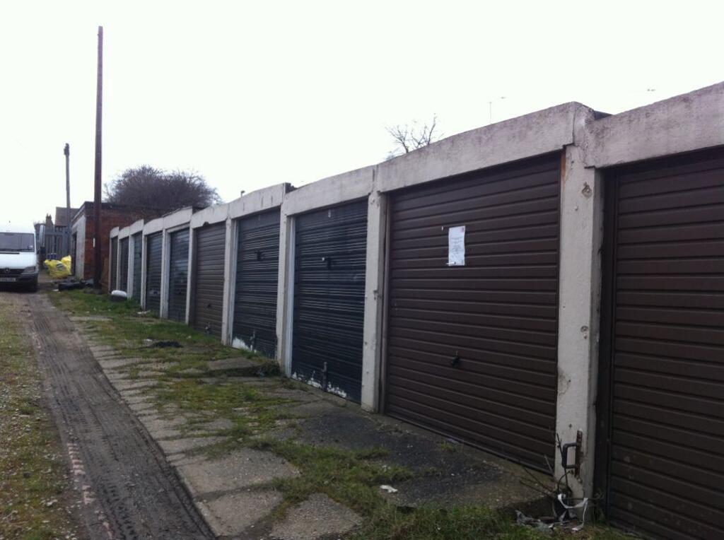 4 bed Garages for rent in Leeds. From Handley Gibson - Leeds 4 bed Garages for rent in Leeds. From Handley Gibson - Leeds