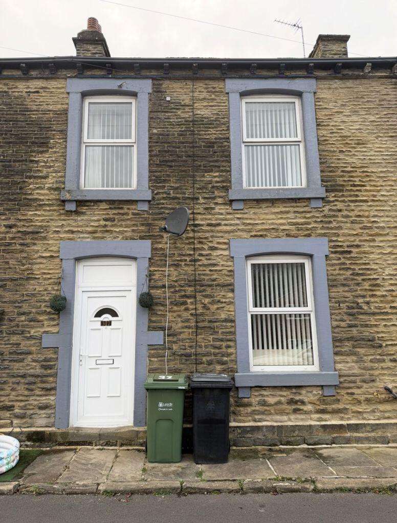2 bed Detached for rent in Gildersome. From Handley Gibson - Leeds 2 bed Detached for rent in Gildersome. From Handley Gibson - Leeds