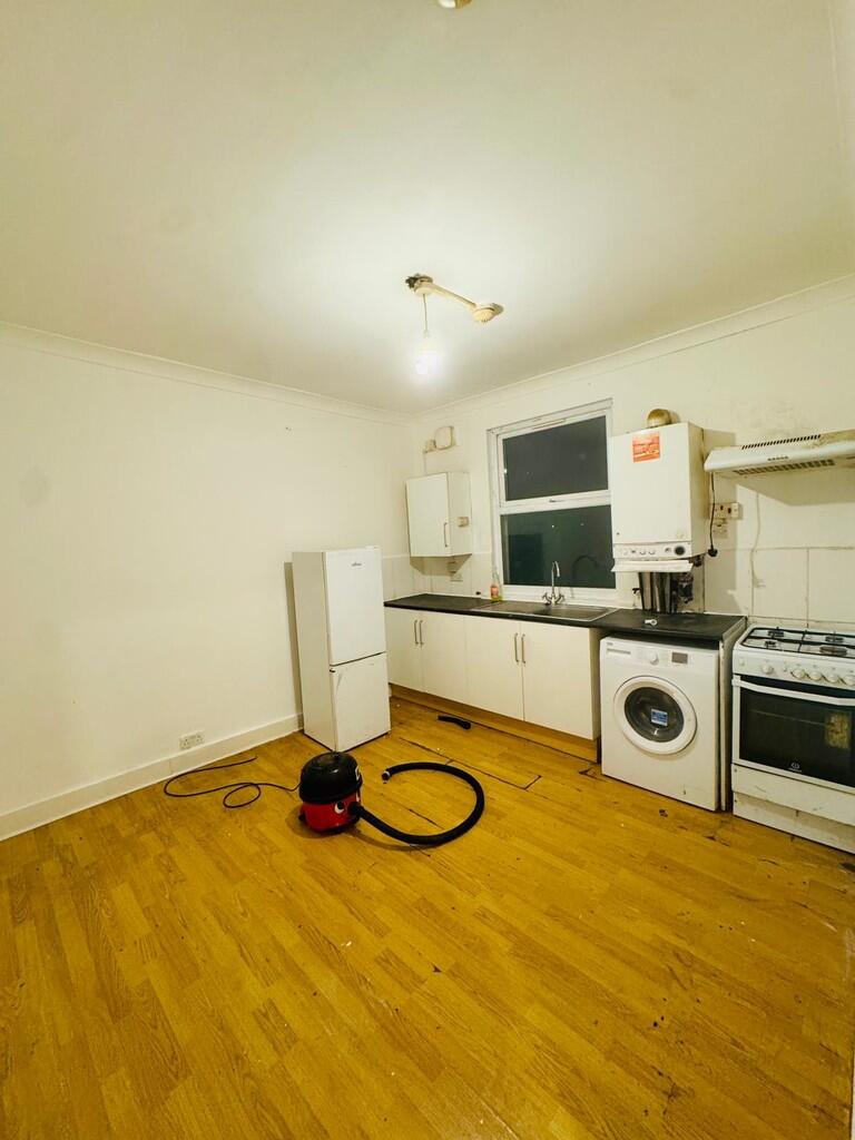 2 bed Apartment for rent in East Ham. From Lets Move Properties Ltd - Walthamstow