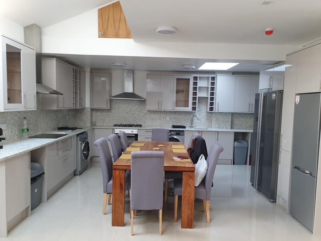 1 bed House Share for rent in Woodford. From Lets Move Properties Ltd - Walthamstow