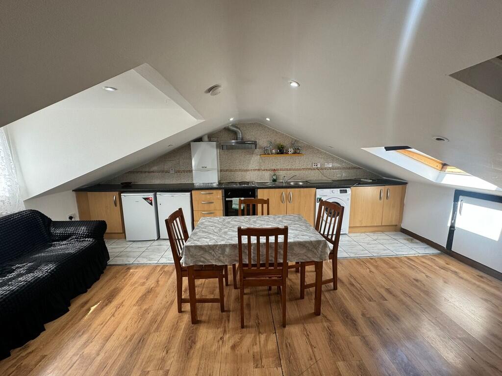 2 bed Apartment for rent in Walthamstow. From Lets Move Properties Ltd - Walthamstow