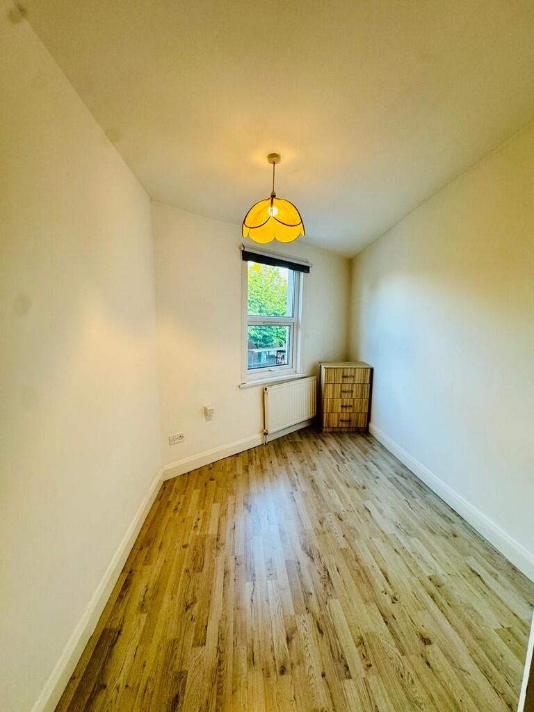 2 bed 1st Floor Flat for rent in Wanstead. From Lets Move Properties Ltd - Walthamstow