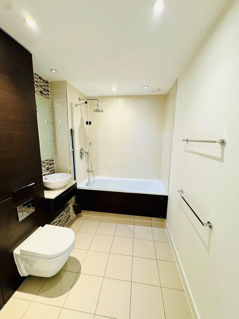 1 bed Apartment for rent in Stratford. From Lets Move Properties Ltd - Walthamstow 1 bed Apartment for rent in Stratford. From Lets Move Properties Ltd - Walthamstow