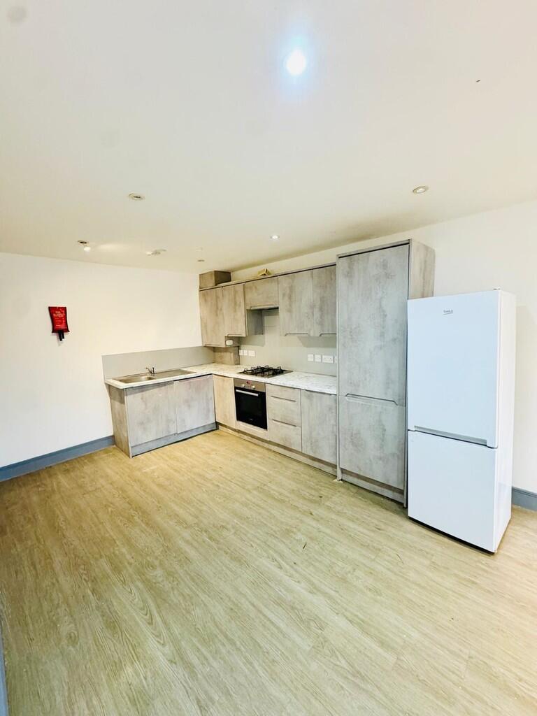 2 bed Apartment for rent in Chigwell. From Lets Move Properties Ltd - Walthamstow