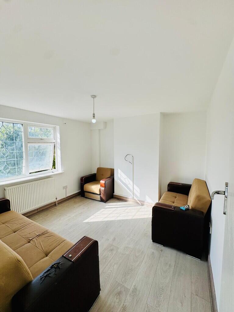 2 bed Apartment for rent in Chingford. From Lets Move Properties Ltd - Walthamstow 2 bed Apartment for rent in Chingford. From Lets Move Properties Ltd - Walthamstow