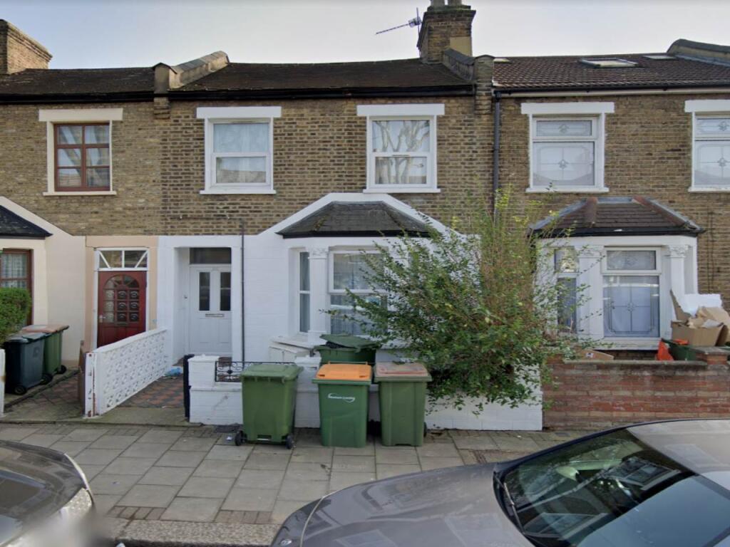 2 bed 1st Floor Flat for rent in London. From Lifestyle Property