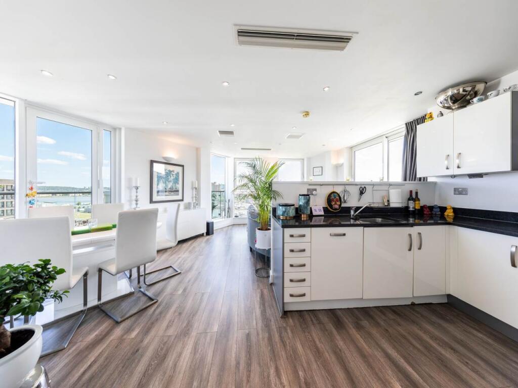 3 bed Penthouse for rent in Woolwich. From Lifestyle Property