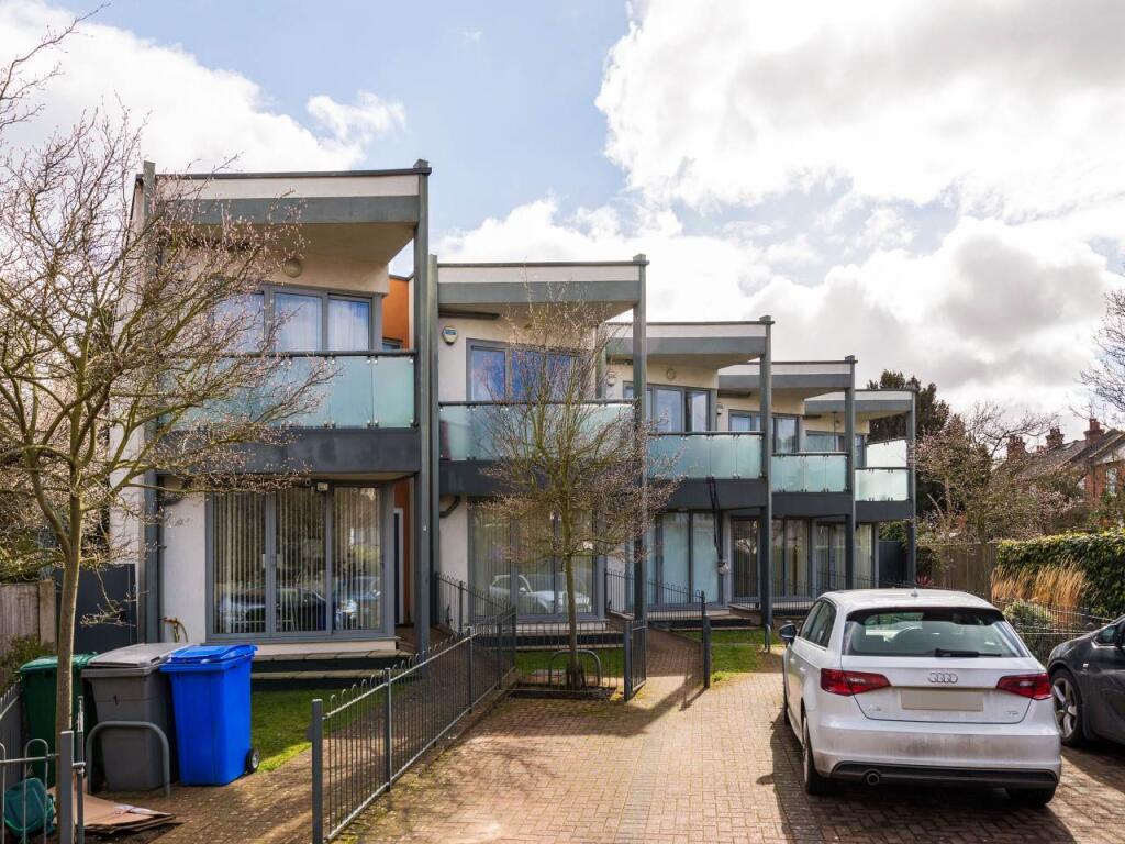 4 bed Detached for rent in London. From Lifestyle Property
