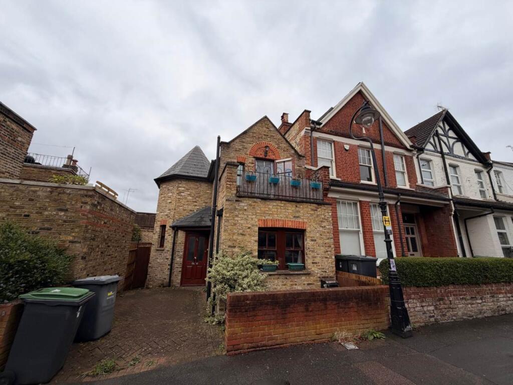 2 bed Detached for rent in Hornsey. From Lifestyle Property