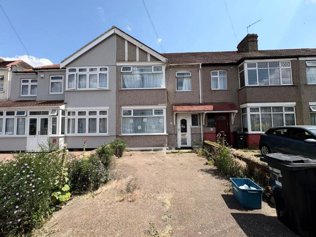 3 bed Detached for rent in Chigwell. From Lifestyle Property 3 bed Detached for rent in Chigwell. From Lifestyle Property