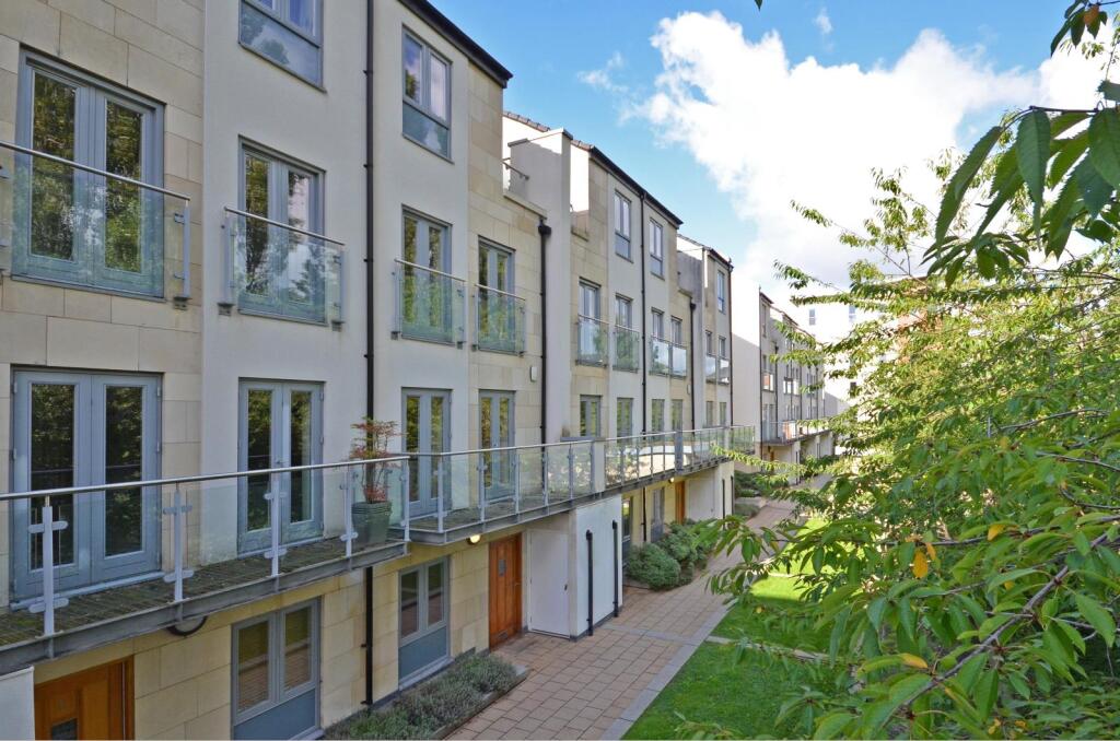 5 bed Detached for rent in York. From Linley & Simpson - York