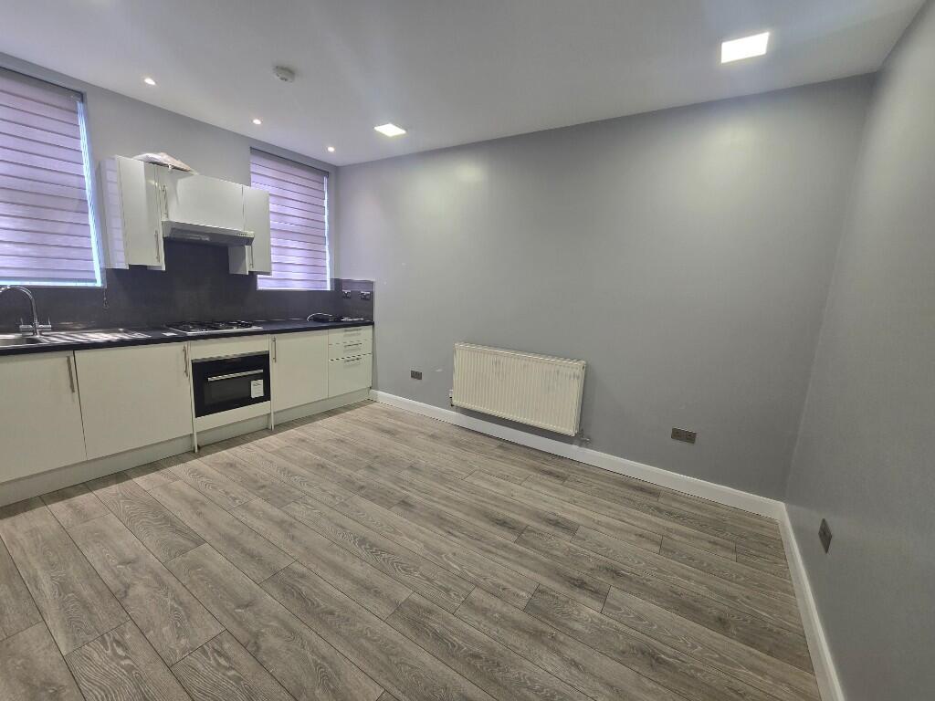1 bed 1st Floor Flat for rent in London. From Live London Estates