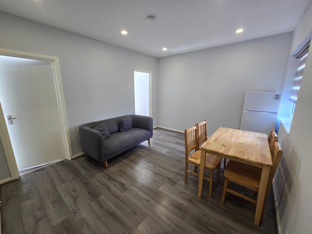 2 bed 1st Floor Flat for rent in London. From Live London Estates