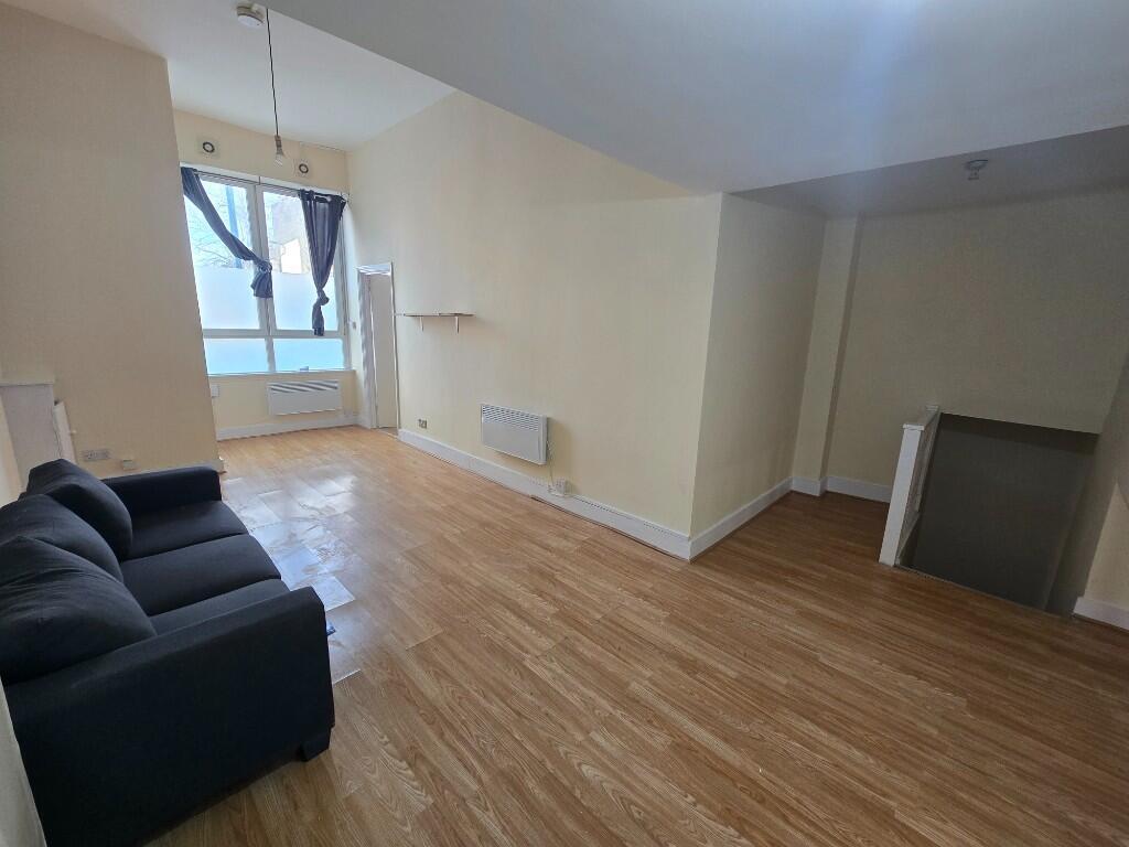 1 bed 1st Floor Flat for rent in London. From Live London Estates