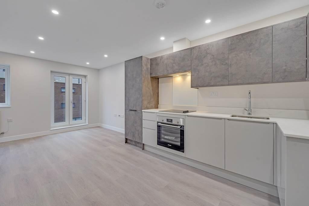 3 bed 1st Floor Flat for rent in London. From Live London Estates