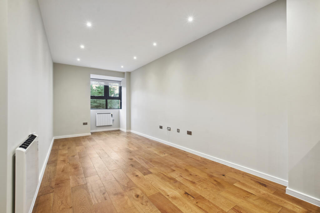 1 bed 1st Floor Flat for rent in London. From Live London Estates