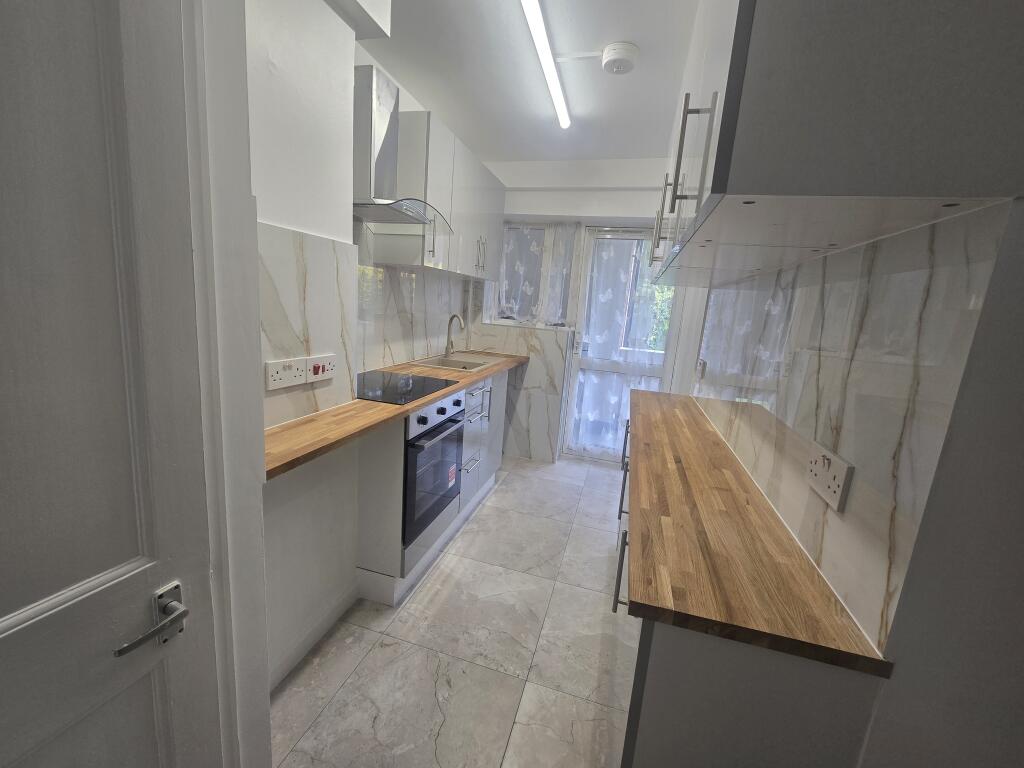 2 bed 1st Floor Flat for rent in Downley. From Live London Estates