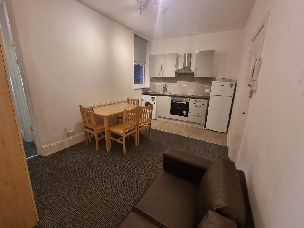 2 bed 1st Floor Flat for rent in Hampstead. From Live London Estates