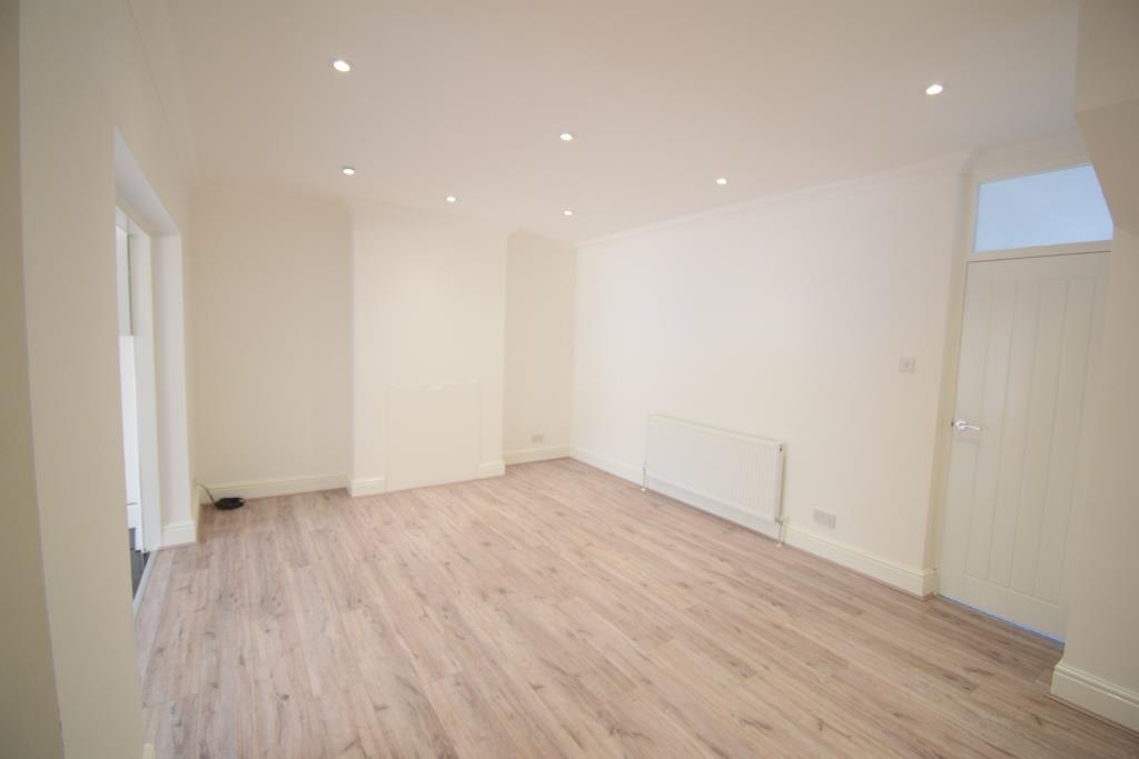 3 bed Mid Terraced House for rent in Penge. From Live London Estates