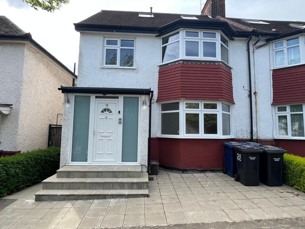 5 bed Semi Detached for rent in Hendon. From Live London Estates