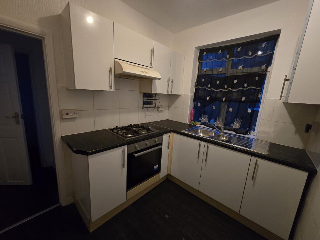 2 bed 1st Floor Flat for rent in London. From Live London Estates