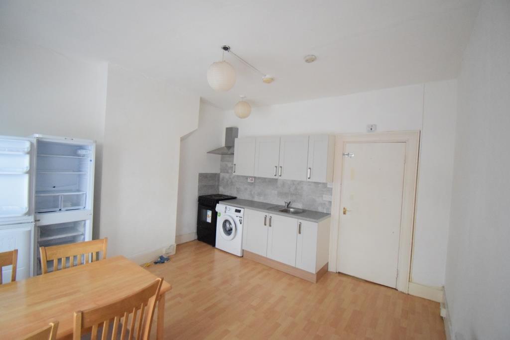 1 bed 1st Floor Flat for rent in Ilford. From Live London Estates