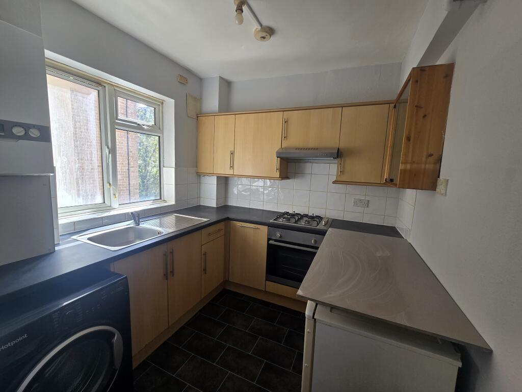 1 bed 1st Floor Flat for rent in London. From Live London Estates