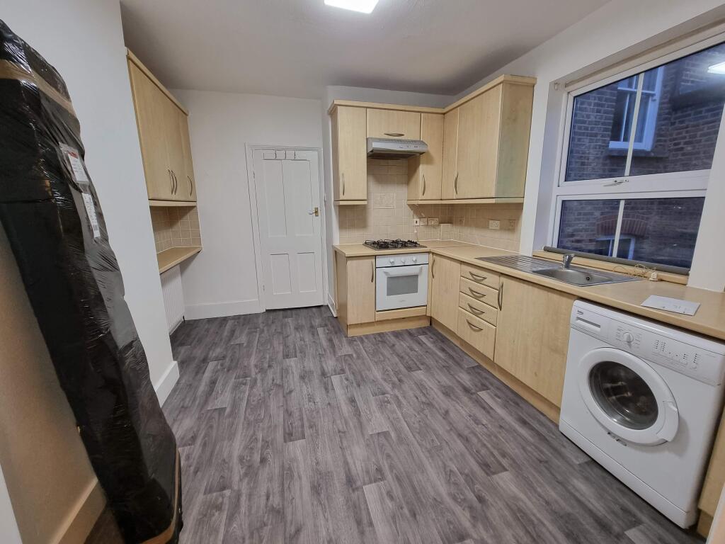 2 bed 1st Floor Flat for rent in London. From Live London Estates