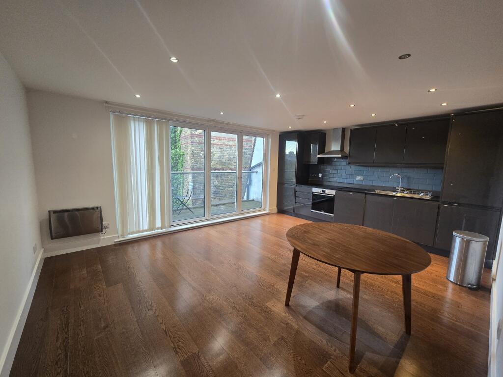 1 bed 1st Floor Flat for rent in London. From Live London Estates