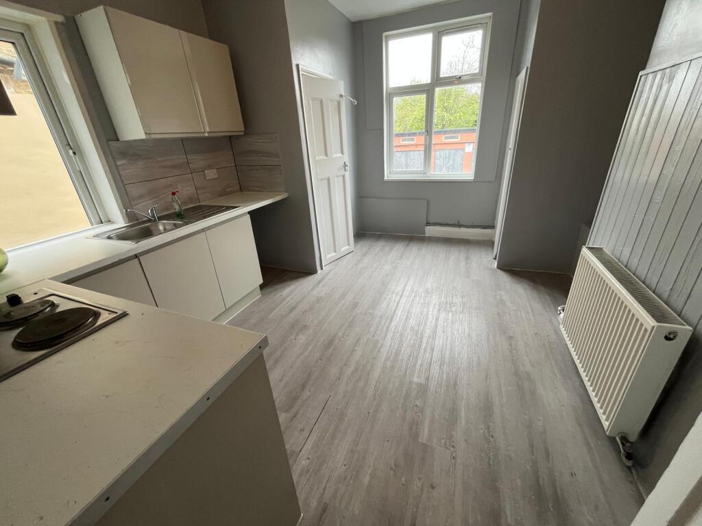 4 bed 1st Floor Flat for rent in London. From Live London Estates