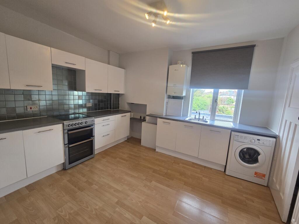 2 bed 1st Floor Flat for rent in London. From Live London Estates